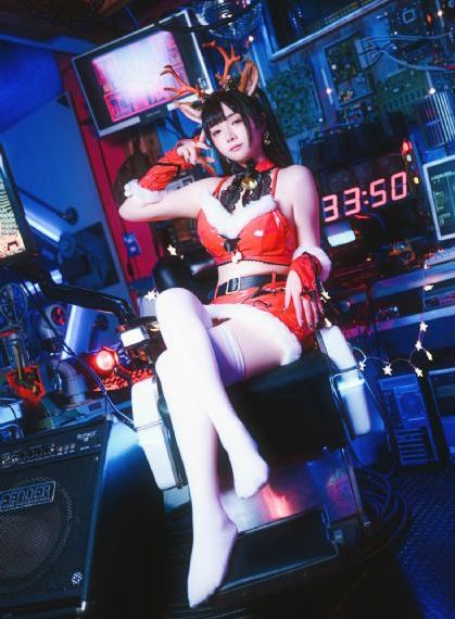 后进紧身牛仔裤美女_BD国语高清神马影院手机在线